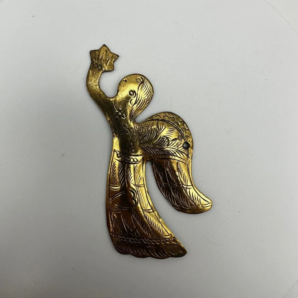 Vintage 70s Hammered Brass Angel Holding Star Ornament Art Christmas Jewelry Y2K